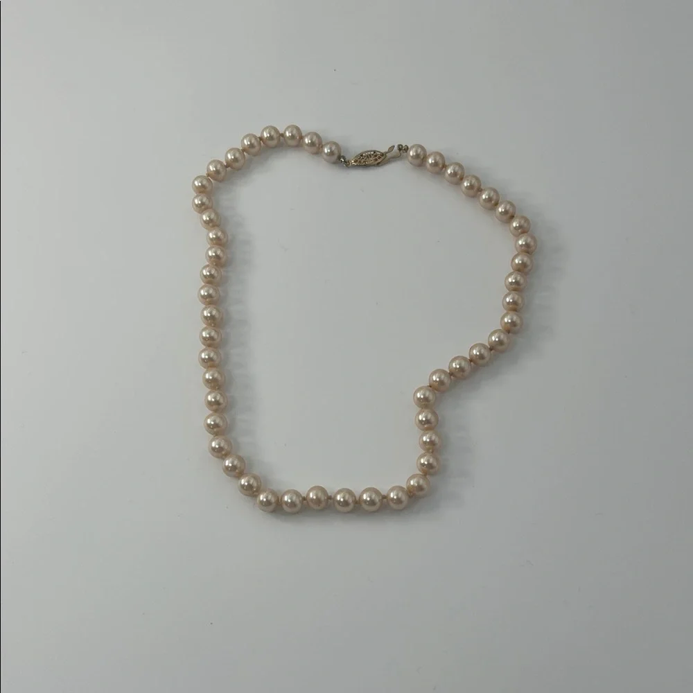 Classic Cream Pearl Necklace - Picture 5 of 16